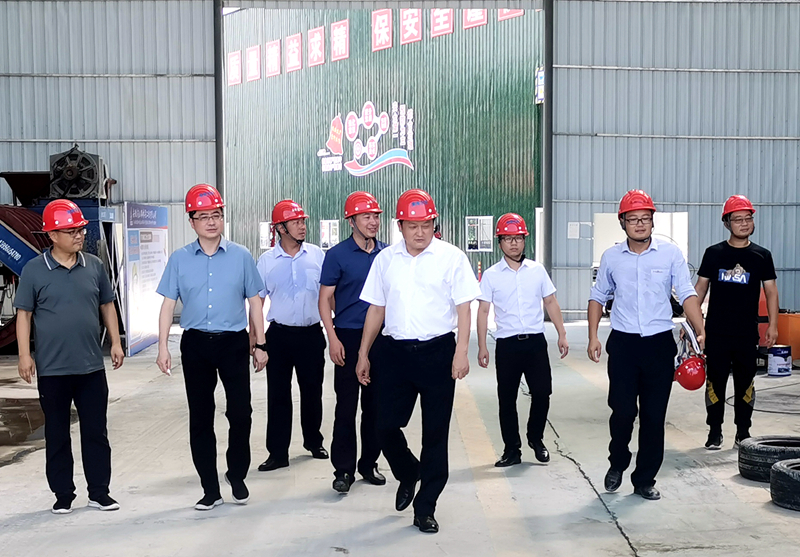 淮南市交通運輸局黨組書記、局長李輝到S16合周壽縣預(yù)制標(biāo)檢查指導(dǎo) - 副本